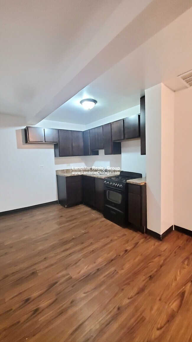 Foto del edificio - 6302 N Oakley Ave