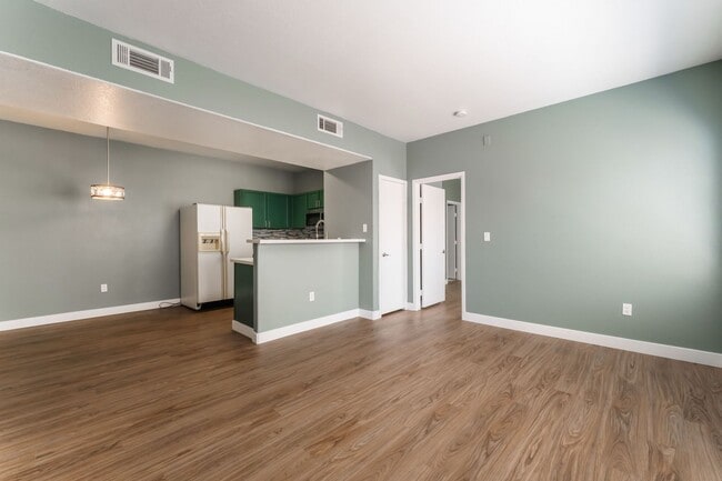 Building Photo - Stylish Condo with Modern Upgrades!