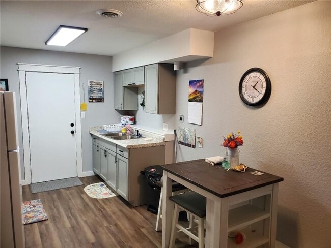 Foto del edificio - 722 S Oak Hill St