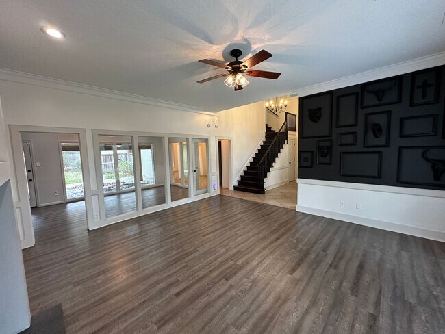 Foto del edificio - Charming 4 BR/ 2.5 BA in the heart of Coll...