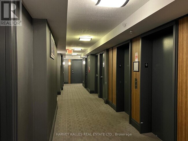 Photo du bâtiment - 555-9555 Wilson Ave