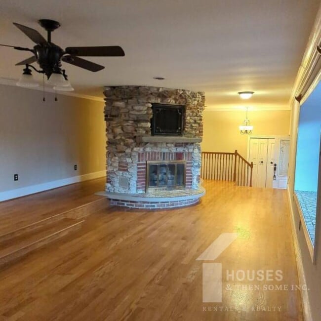 Photo - 443 Chastain Rd House