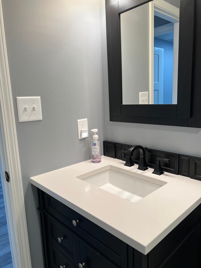 Baño - 1157 S Prairie St