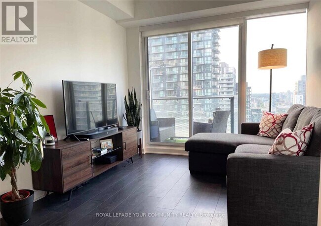 Building Photo - 125-4125 Blue Jays Way