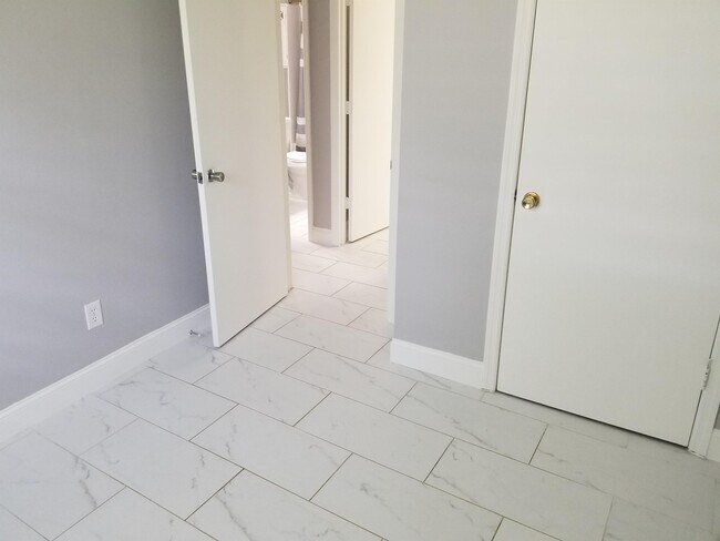 Building Photo - 16 Ferncliff Way