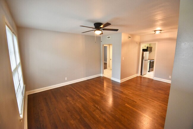 Foto del edificio - 219 E 6th Ave