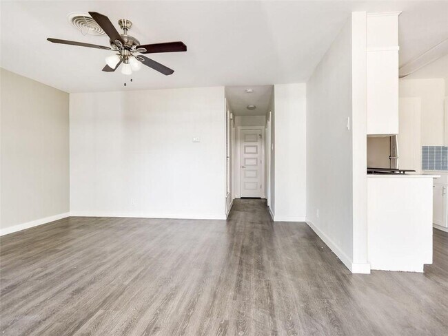 Foto del edificio - 6113 Manor Rd