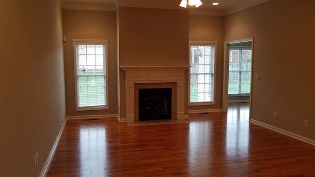 Building Photo - 921 Bogey Way