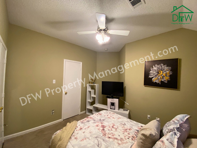 Building Photo - 317 Oak Meadow Ln