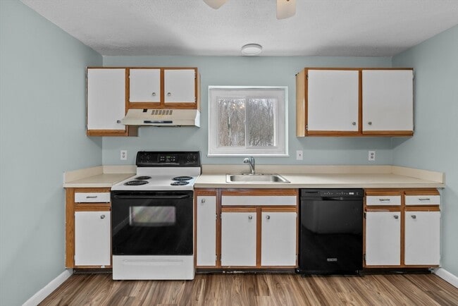 Building Photo - 5455 N Main St