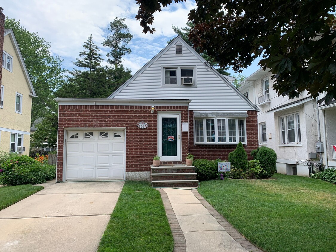 61 Beech St, Floral Park, NY 11001 House for Rent in Floral Park, NY