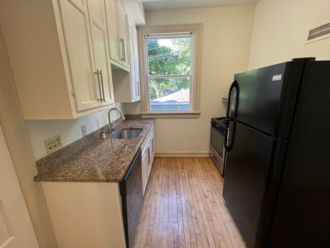 Foto del edificio - 2408 East Park Place, Unit 2410