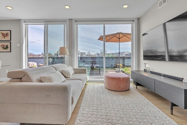 Foto del edificio - 1028 Bladensburg Rd NE