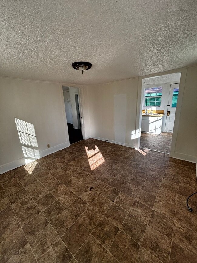 Building Photo - 1br 1ba house!