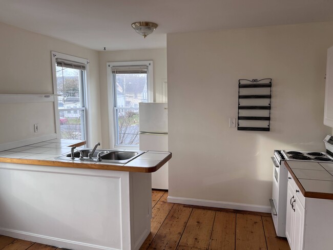 Kitchen 1 of 3 - 21 Hoosick St