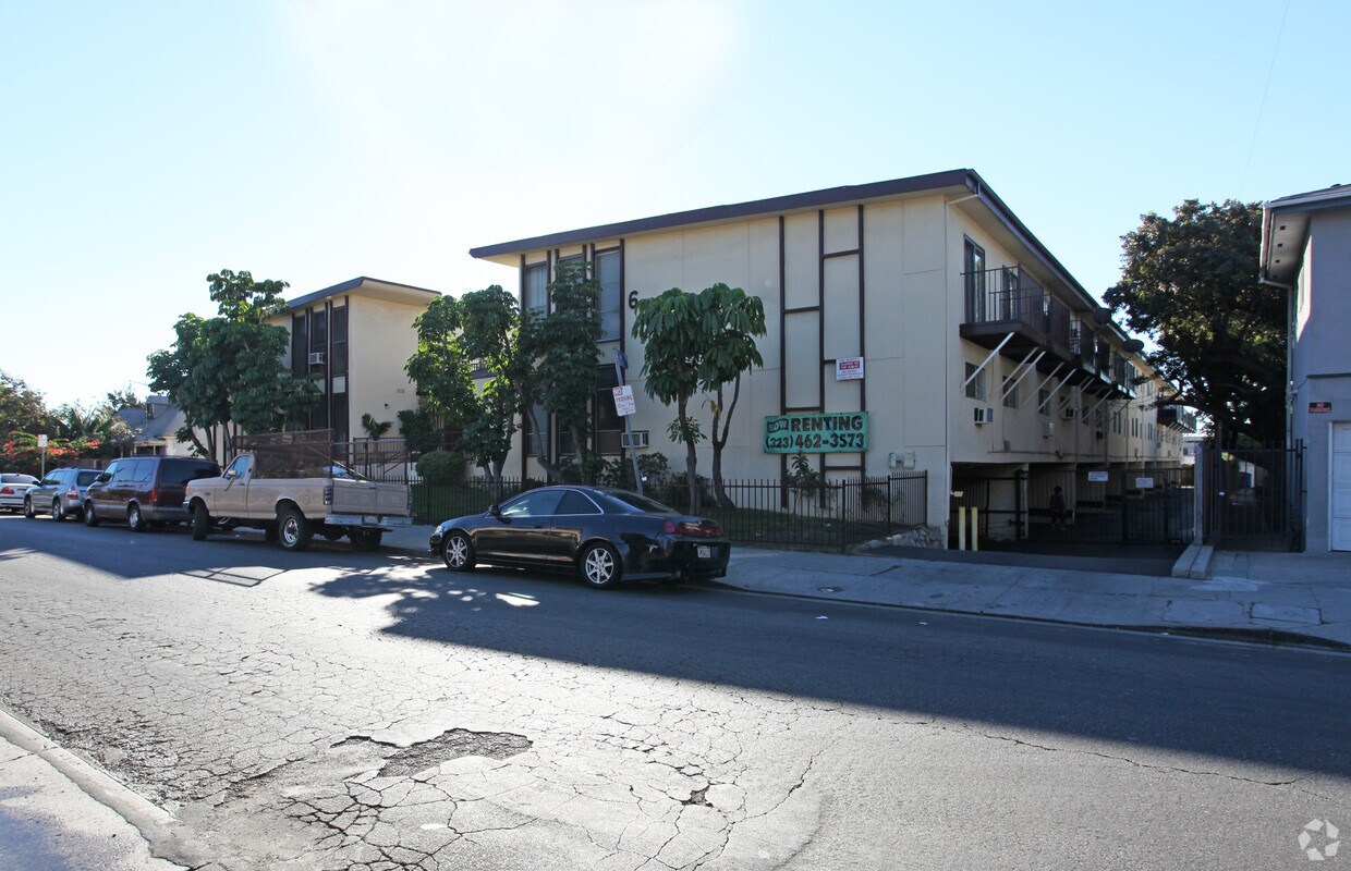 Camelot Apartments - 6446 Lexington