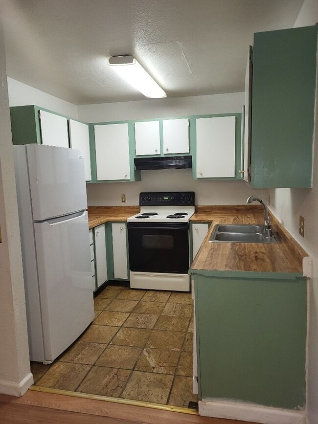 Building Photo - 2410 Tripp Dr