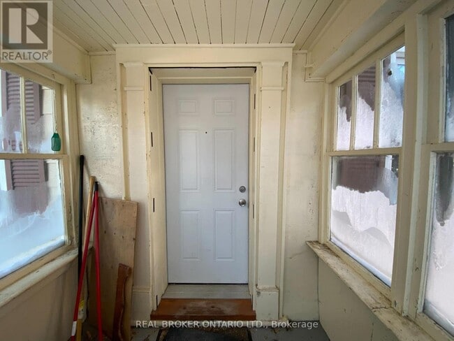 Building Photo - 18 First Ave