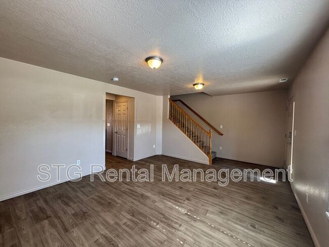 Building Photo - 3155 S Hidden Valley Dr