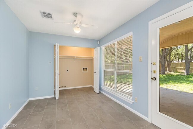 Building Photo - 3 br, 2.5 bath House - 20423 Lone Star Oak St