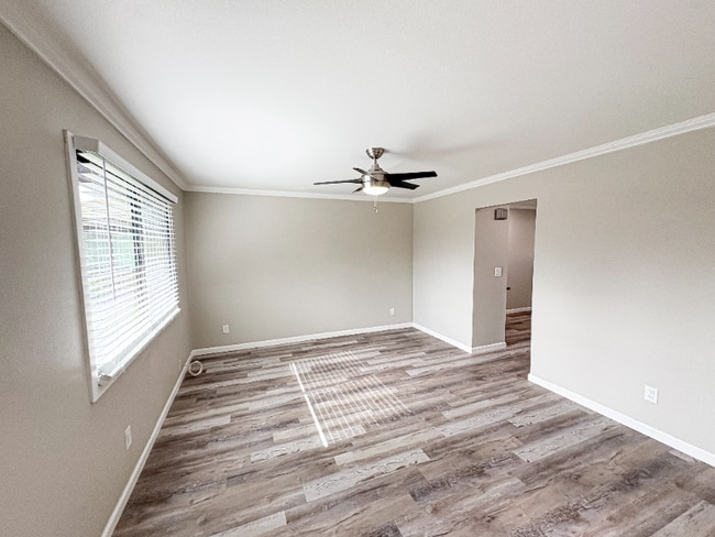 Building Photo - 515 E Dunbar Dr