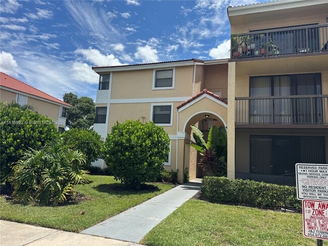 Foto del edificio - 5661 Riverside Dr
