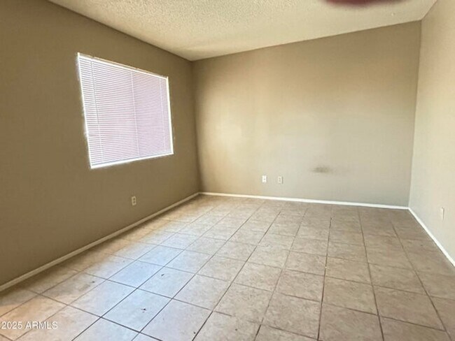 Foto del edificio - 3511 E Baseline Rd