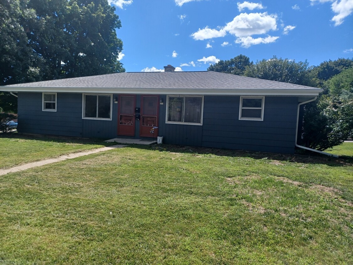 Primary Photo - 211 W. Decorah Rd.