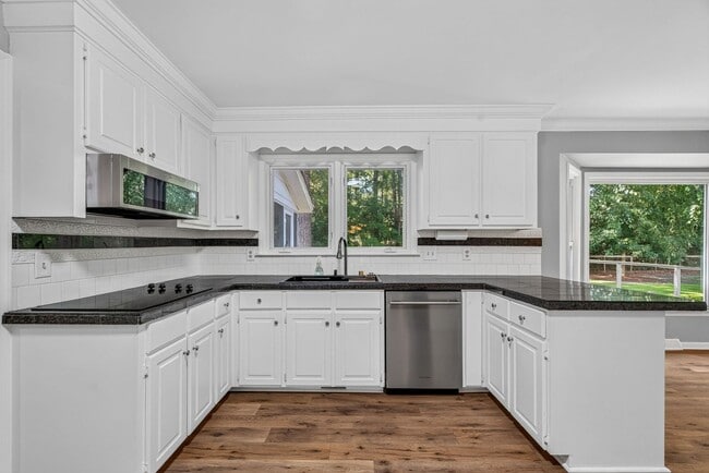 Spacious Living Near Downtown Charleston - Spacious Living Near Downtown Charleston House