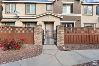 Building Photo - 315 Breezy Pl