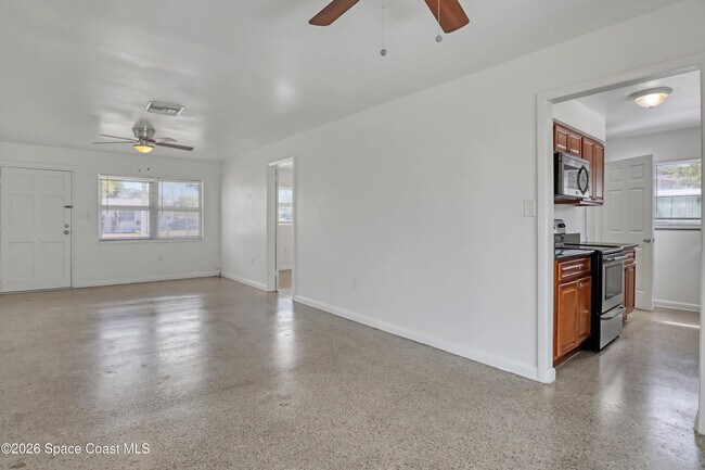 Foto del edificio - 4430 Barnsdale Dr