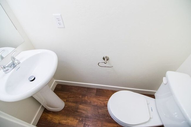 Foto del edificio - Gorgeous Townhome with Attached Garage!