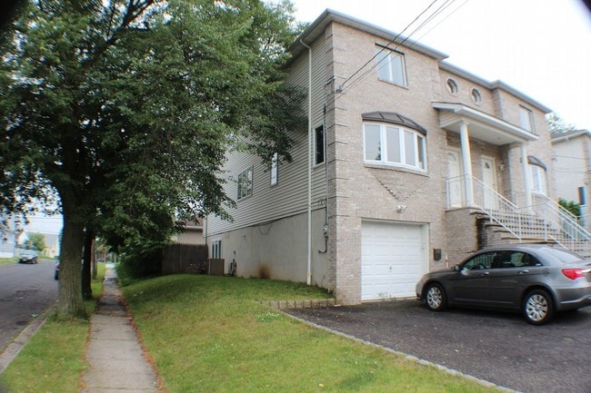 Building Photo - 424  Van Bussum Ave Garfield - Duplex
