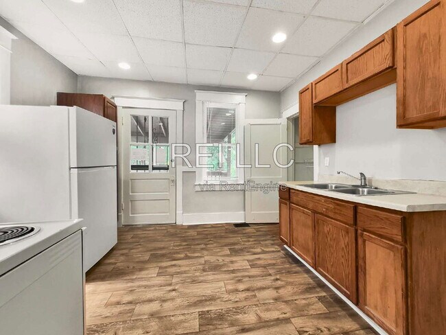 Building Photo - 210 N 38th St