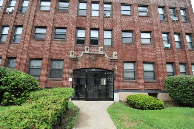 Building Photo - 179 Sigourney St