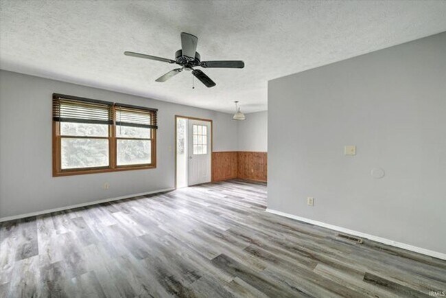 Foto del edificio - Available now!! Great quiet neighborhood —...