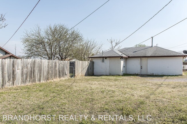 1 br, 1 bath House - 313 1/2 N. INDIANA photo'