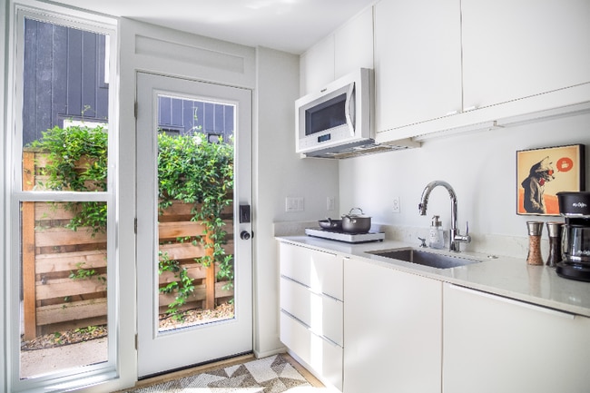 Foto del edificio - 3943 NE Mallory Ave