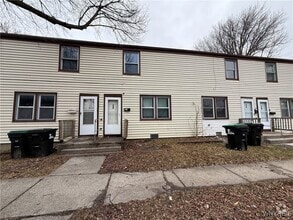 Building Photo - 76 Commodore Ave
