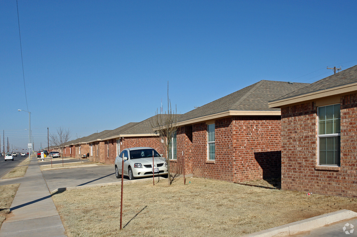 Building Photo - Willow Bend