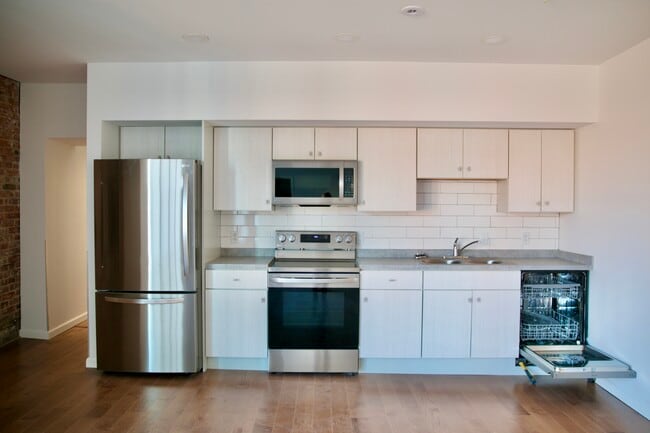 Building Photo - 439 N Salina St