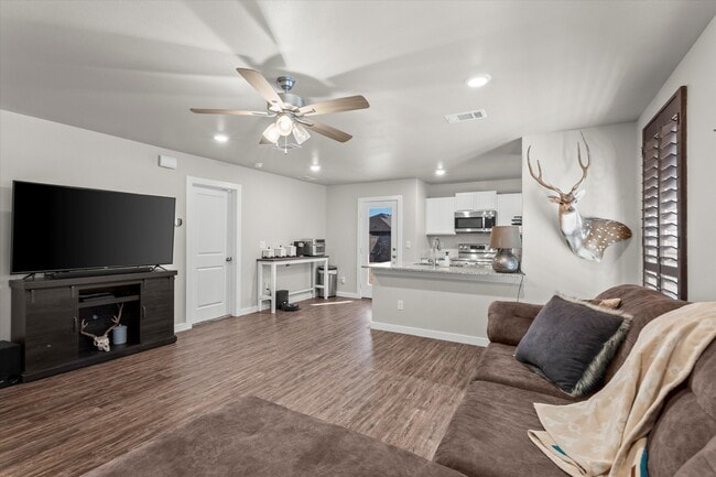 Building Photo - 2015 134th St