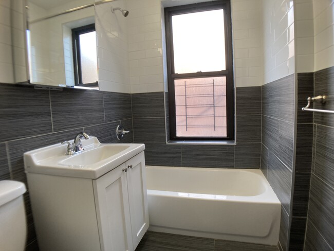 Foto del edificio - 281 Wadsworth Ave