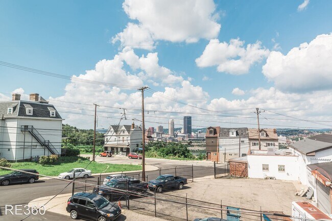 Building Photo - 5 br, 2 bath House - 28 Sharon St South Si...