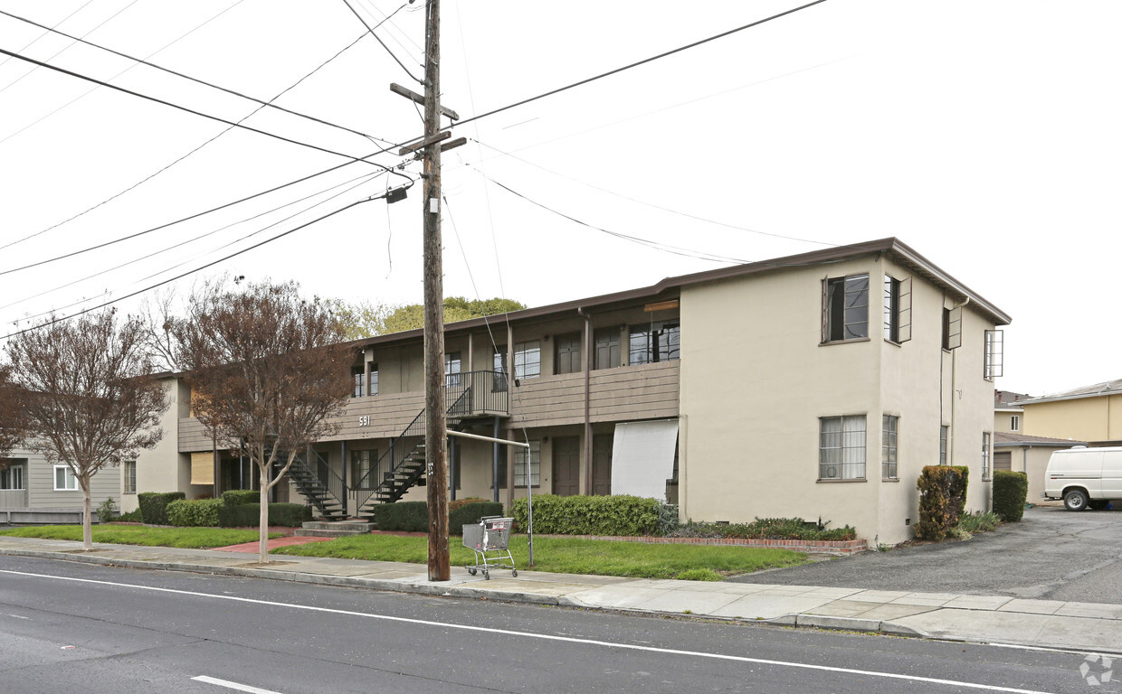 Building Photo - 591 Saratoga Ave