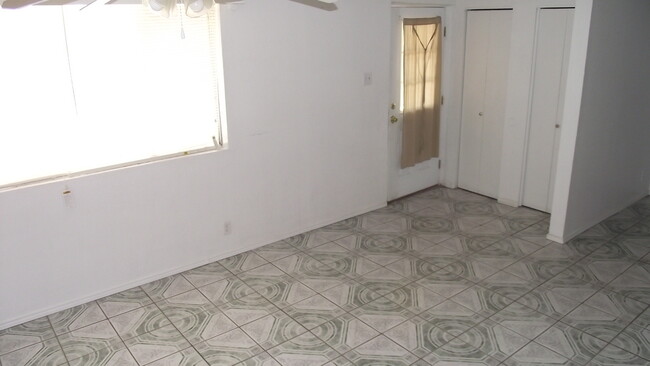 Building Photo - Northeast El Paso 3 Bed