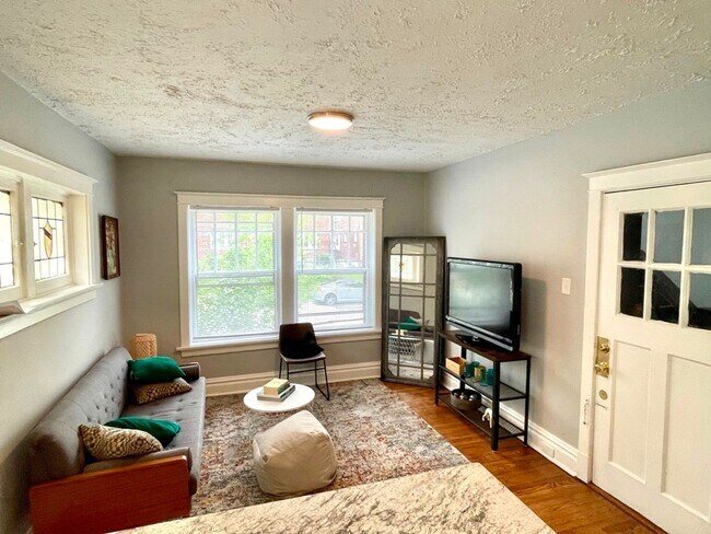 Foto del edificio - 4560 Flad Ave