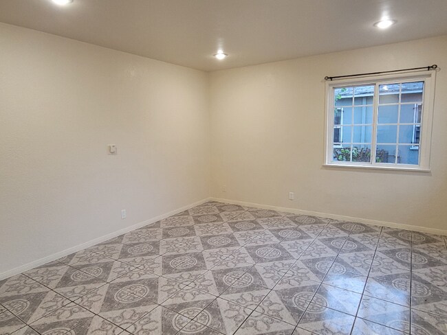 Foto del edificio - 1881 Harbor Ave