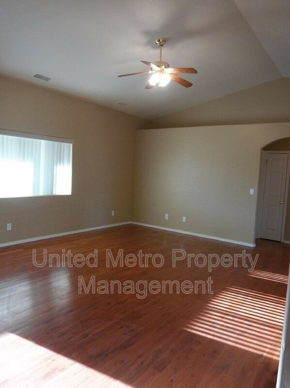 Building Photo - 3750 N Meadowlark Dr