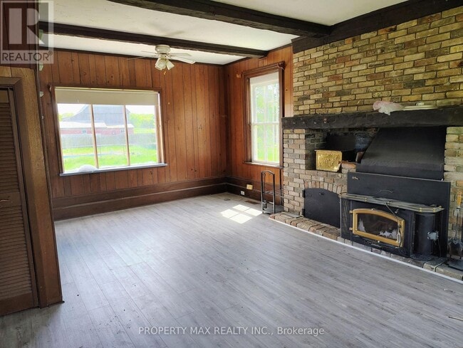 Building Photo - 5363 Davis Dr